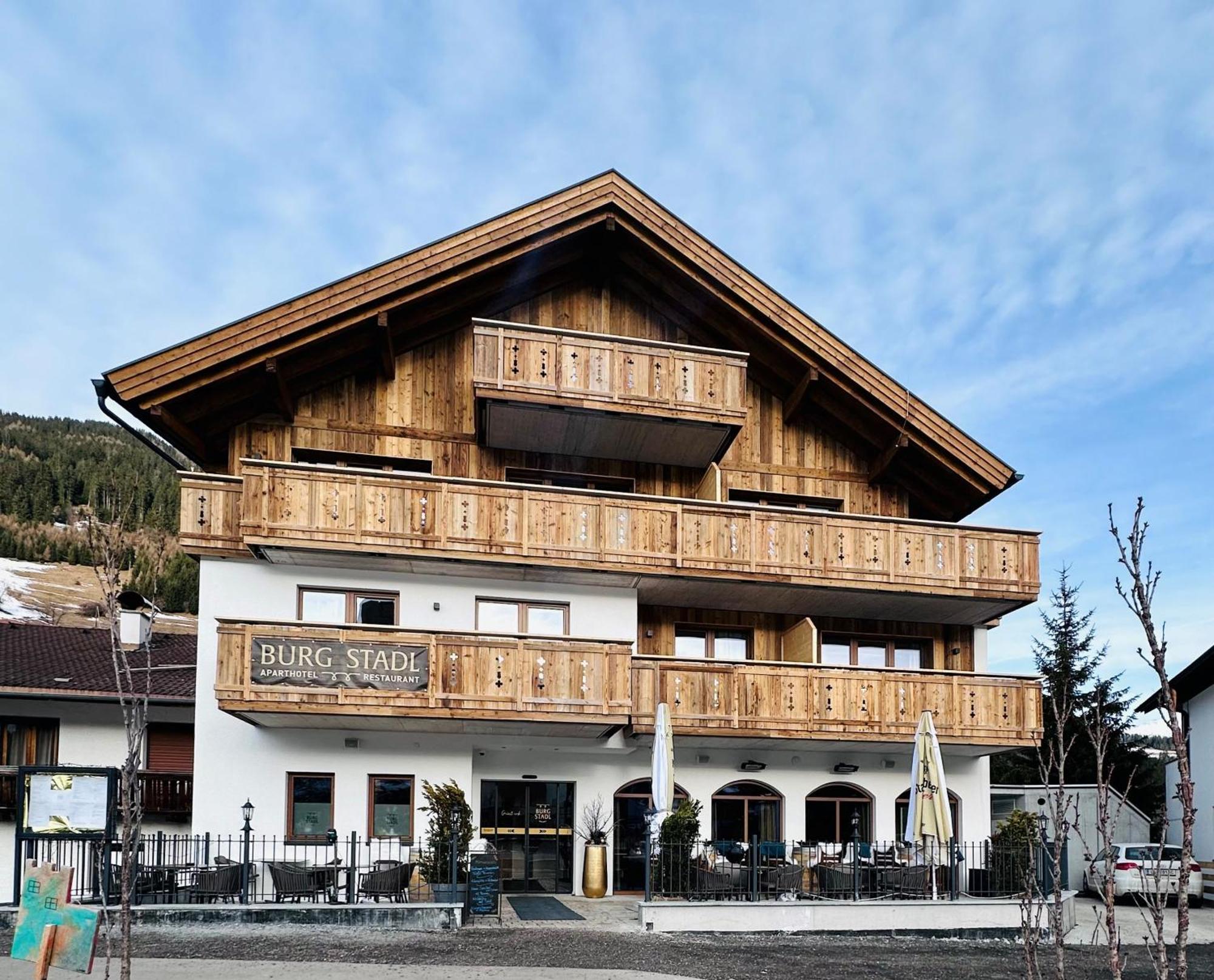 Burgstadl Aparthotel & Restaurant Ladis Esterno foto