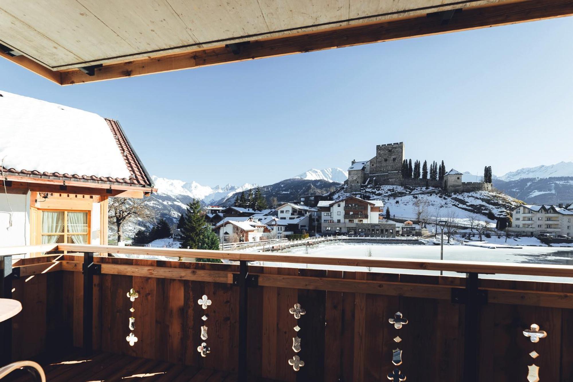 Burgstadl Aparthotel & Restaurant Ladis Esterno foto